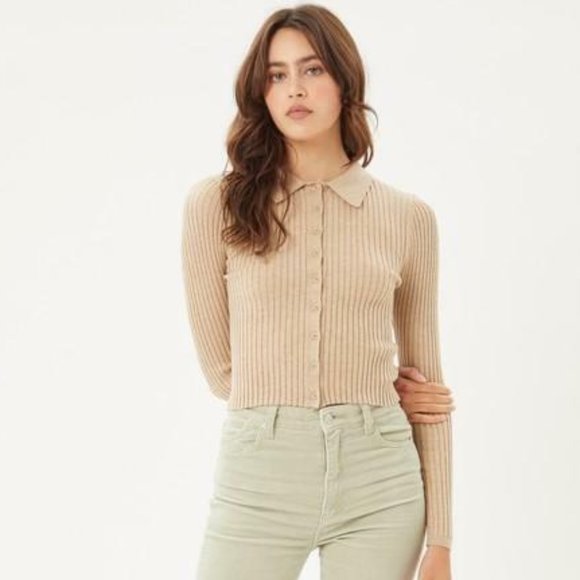Love Tree Tops - ❌SOLD❌ Love Tree Women's Oatmeal Ribbed Collared Button-Up Cropped Sweater Top